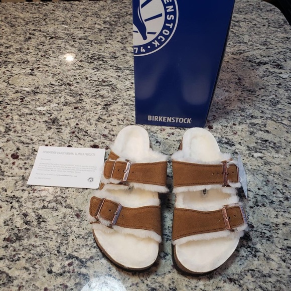 ✨Birkenstock Arizona Shearling Sandal in Tan✨ - Picture 3 of 13